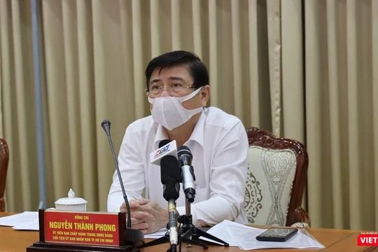 Ông Nguyễn Thành Phong chỉ đạo, Khu công nghệ cao TP.HCM phải là trung tâm sản xuất, dịch vụ ứng dụng công nghệ cao (Ảnh: TTBC) 