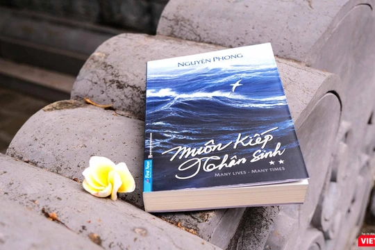 “Muôn kiếp nhân sinh” 1 của GS John Vu - Nguyên Phong gây “sốt” với bạn đọc Việt vì câu chuyện nhân quả, “Muôn kiếp nhân sinh” 2 phân tích nguồn gốc của đại dịch COVID-19 - Ảnh: HB 