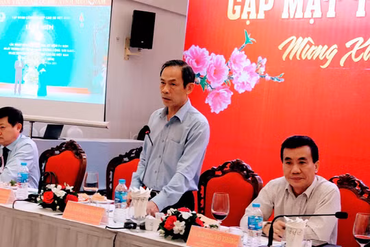 Ông Huỳnh Văn Bảo - Tổng Giám đốc Tập đoàn Công nghiệp Cao su Việt Nam phát biểu tại cuộc gặp mặt báo chí sáng ngày 7/1 (Ảnh: Hoà Bình)