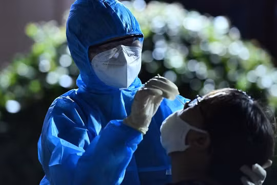 Xét nghiệm khẩn cấp nhiều ngàn người liên quan đến "ổ dịch" Hội thánh truyền giáo Phục Hưng (Ảnh: Phạm Ngôn) 