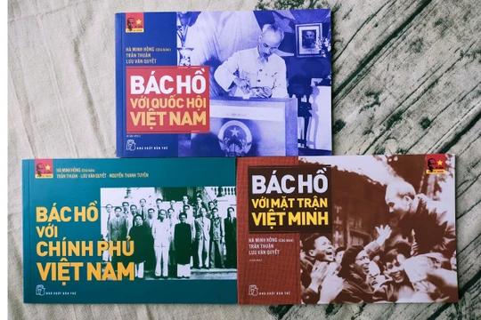 Bộ 3 cuốn sách được NXB Trẻ phát hành trong ngày sinh của Chủ tịch Hồ Chí Minh (Ảnh: HB) 