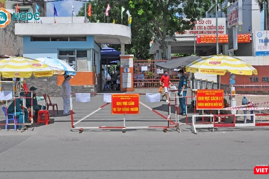 Được biết, cán bộ Công an mắc COVID-19 đã trực tại chốt bệnh viện quận Tân Phú, là nơi phát hiện một số ca bệnh (Ảnh: CDC TP.HCM) 