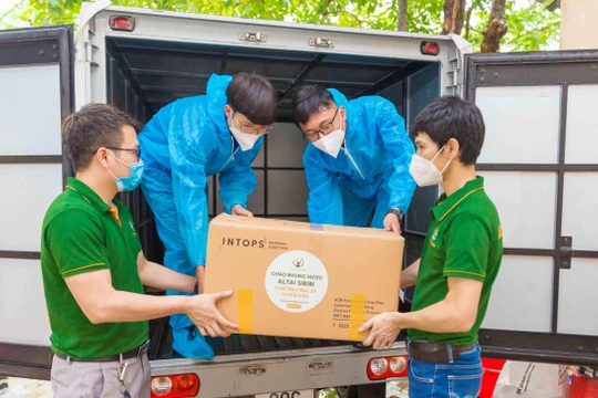 Hoạt động trao tặng được phối hợp giữa công ty Altai Sibiri, Ban chăm sóc sức khỏe trung ương tỉnh Bắc Giang và Ban lãnh đạo huyện Việt Yên - Ảnh: AS