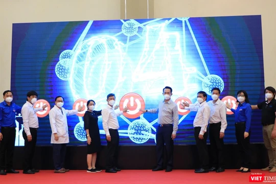 Chung tay cùng các vùng dịch vượt qua làn sóng dữ dội của COVID-19