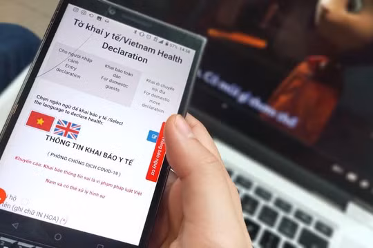 Khai báo y tế trực tuyến qua điện thoại. Ảnh minh họa.