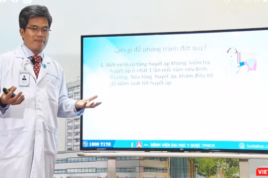 TS.BS Nguyễn Bá Thắng – Trưởng Trung tâm Khoa học Thần kinh BV Đại học Y Dược TP.HCM nói về bệnh đột quỵ với lứa tuổi còn trẻ (Ảnh: HB) 