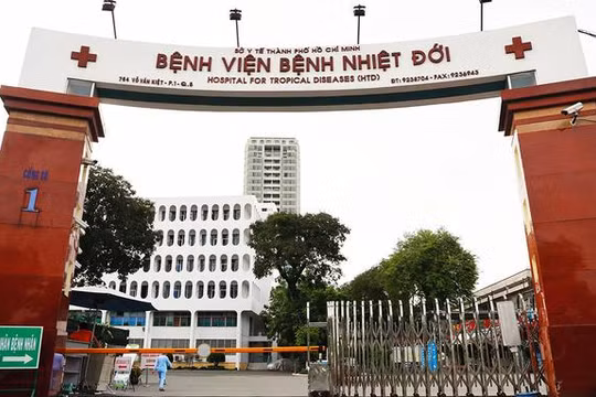 Bệnh viện Bệnh Nhiệt đới TP.HCM đã phong toả - Ảnh: Hữu Khoa
