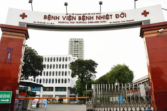 Bệnh viện Bệnh Nhiệt đới TP.HCM đã phong toả - Ảnh: Hữu Khoa