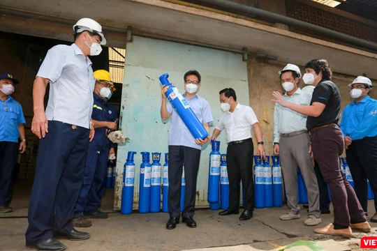 Hôm nay, Phó Thủ tướng Vũ Đức Đam đến thăm và khai trương trạm bơm ôxy Thủ Đức, tiếp sức cho ATM Ô xy chống dịch của TP.HCM