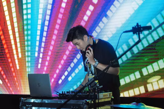 Kỹ sư, "nghệ sĩ", "phù thuỷ" âm thanh - người đứng đằng sau sự toả sáng của các "ngôi sao" - Ảnh: NSCC 