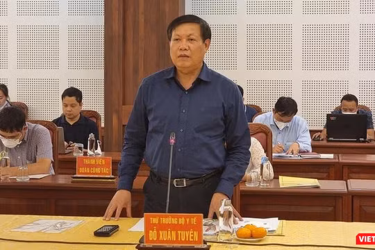 Có mặt tại "điểm nóng" Gia Lai, Thứ trưởng Bộ Y tế Đỗ Xuân Tuyên nhấn mạnh, Gia Lai cần hết sức tránh lây nhiễm chéo COVID-19 trong bệnh viện. Ảnh: BYT