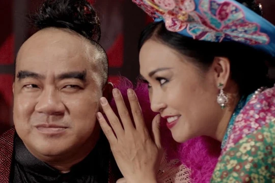 Ca sĩ Phương Thanh (vai Tú Bà) và Mã Giám Sinh đầy âm mưu, toan tính (Ảnh: ĐPCC) 