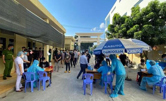 Tiếp nhận khai báo y tế tại một cơ sở (Ảnh: CDC TP.HCM) 