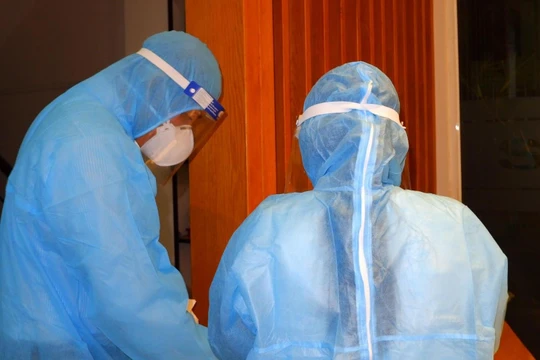 Khẩn cấp xét nghiệm COVID-19 với nhóm lây nhiễm tại Hội thánh truyền giáo Phục Hưng và những người liên quan - Ảnh: CDC TP.HCM