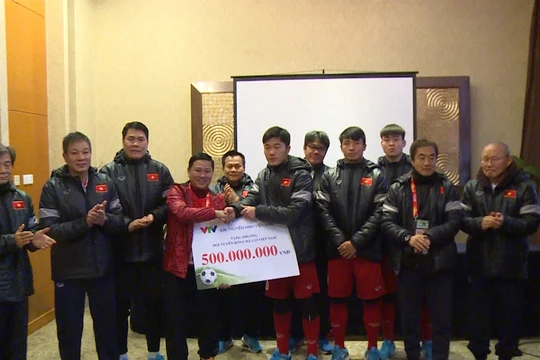 Đài Truyền hình Việt Nam trao thưởng cho ĐT U23 Việt Nam. Nguồn: VTV