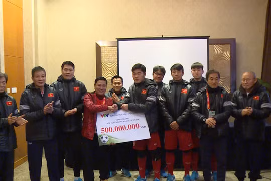 Đài Truyền hình Việt Nam trao thưởng cho ĐT U23 Việt Nam. Nguồn: VTV