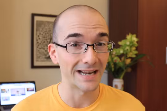 Ông Daniel Hauer. Ảnh cắt từ clip.