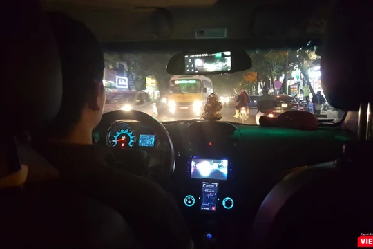 Theo Hiệp hội Taxi Hà Nội, hoạt động của Grab và Uber khiến thị trường taxi bị đảo lộn, hoạt động của các doanh nghiệp bị ảnh hưởng nghiêm trọng. Ảnh minh họa: VietTimes