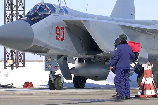 Phi cơ MIG 31 trong cuộc bắn thử tên lửa siêu thanh của hệ thống "Kinzhal” 