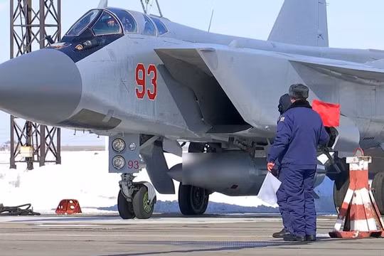 Phi cơ MIG 31 trong cuộc bắn thử tên lửa siêu thanh của hệ thống "Kinzhal” 