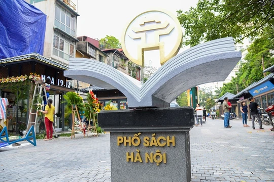 Phố Sách Hà Nội được đặt tại Phố 19 tháng 12, quận Hoàn Kiếm. Ảnh: UBND TP. Hà Nội.