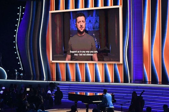 Tổng thống Ukraine phát biểu tại Grammys 2022