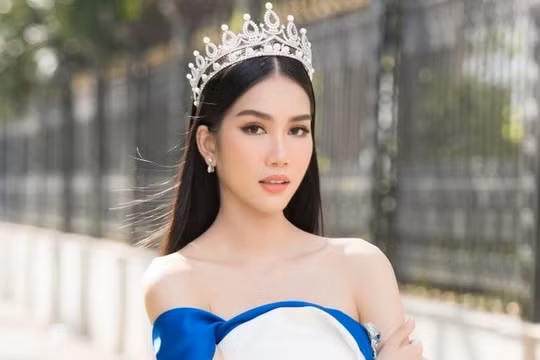 Á hậu Phương Anh