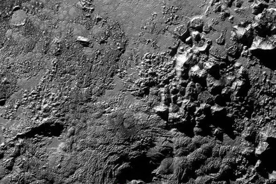 Bề mặt Sao Diêm Vương xuất hiện những ngọn núi lửa băng