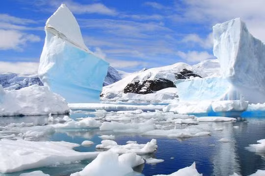 Hình ảnh minh họa một thềm băng ở Đông Nam Cực tan chảy