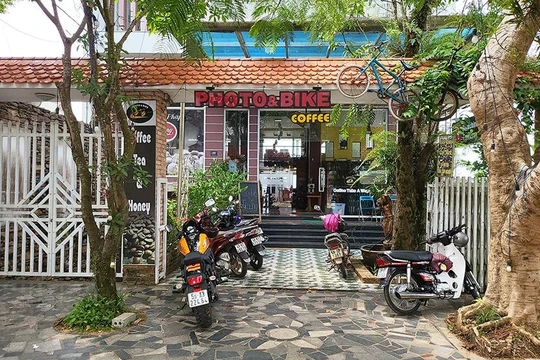 Quán cà phê "Phượng Hoàng Lửa" - Photo and Bike Coffee