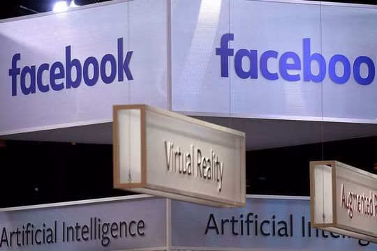 Logo Facebook tại một sự kiện ở Paris năm ngoái. Ảnh: Reuters