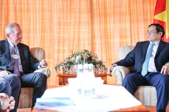 Thủ tướng đề nghị ngân hàng lớn nhất Bắc Âu tham gia tái cơ cấu ngân hàng yếu kém tại Việt Nam