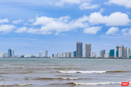 Một góc đô thị Đà Nẵng nhìn từ biển