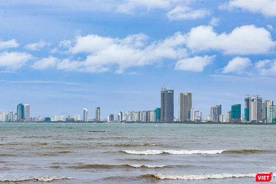 Một góc đô thị Đà Nẵng nhìn từ biển