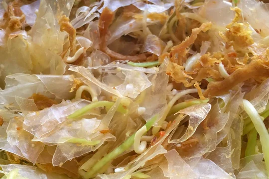 Bánh tráng trộn, món ăn đường phố được nhiều bạn trẻ ưa thích (ảnh MH)