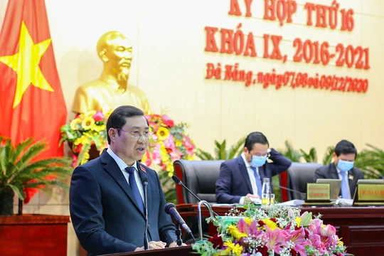 Ông Huỳnh Đức Thơ phát biểu tại kỳ họp thứ 16 HĐND TP Đà Nẵng khoá IX khi đang tại nhiệm Chủ tịch UBND TP
