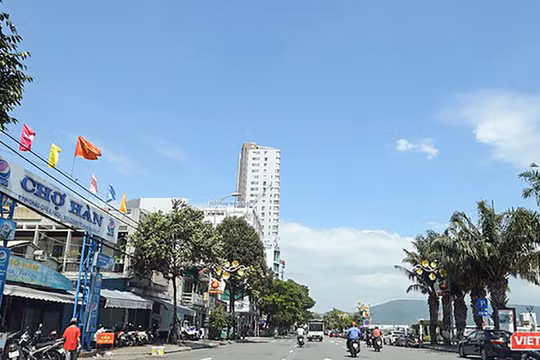 Đường Bạch Đằng (Đà Nẵng) được áp dụng thu phí sử dụng lòng đường để đỗ xe ô tô