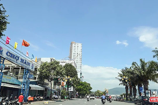 Đường Bạch Đằng (Đà Nẵng) được áp dụng thu phí sử dụng lòng đường để đỗ xe ô tô