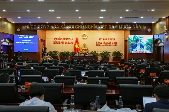 Quang cảnh phiên khai mạc kỳ họp thứ 16 HĐND TP Đà Nẵng khoá IX, nhiệm kỳ 2016-2021 diễn ra sáng ngày 7/12