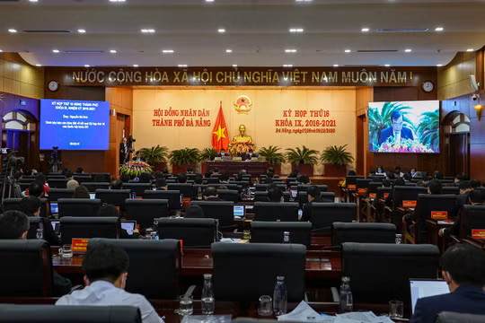 Quang cảnh phiên khai mạc kỳ họp thứ 16 HĐND TP Đà Nẵng khoá IX, nhiệm kỳ 2016-2021 diễn ra sáng ngày 7/12