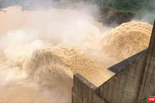 Thuỷ điện Đăk Mi 4 xả lũ