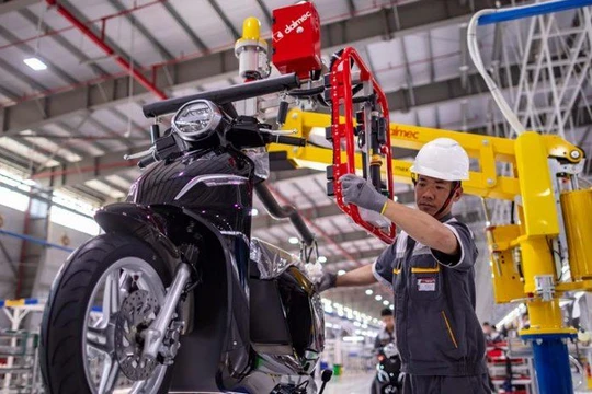 Vinfast bắt tay Foxconn làm pin và phụ tùng xe điện?