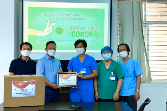 Vicoland Group trao tặng 5000 bộ test nhanh tiếp sức Đà Nẵng chống dịch