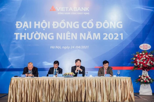 Toàn cảnh ĐHĐCĐ thường niên năm 2021 của VietABank 