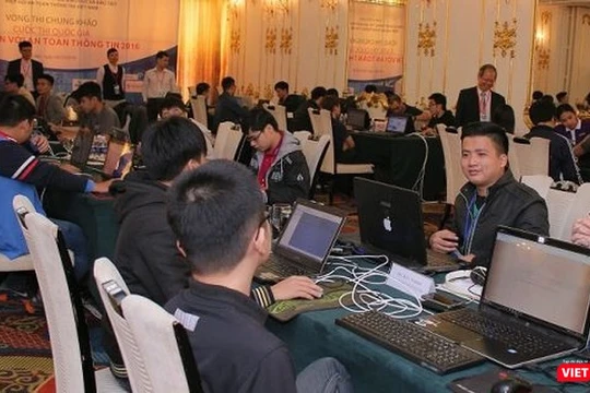 Cuộc thi được tổ chức trên phạm vi toàn quốc cho các sinh viên, học viên đại diện cho các trường đại học, học viện. Ảnh: Vòng chung khảo Sinh viên với An toàn thông tin năm 2016. 