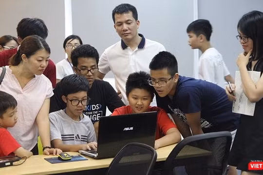 Bên cạnh các tác động tích cực, môi trường mạng cũng tồn tại những thông tin và hành động xấu, ảnh hưởng tiêu cực đến các cá nhân và tổ chức tham gia sử dụng mạng. Ảnh minh họa.