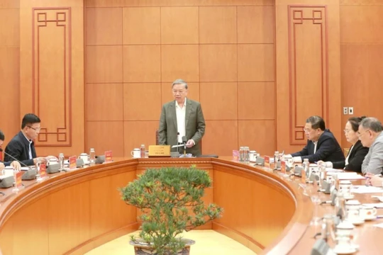 Tổng bí thư: Mở rộng cơ hội việc làm, nghiên cứu bổ sung đại biểu Quốc hội là người khuyết tật