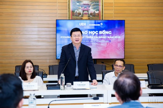 Eximbank trao học bổng trị giá 300 triệu đồng cho sinh viên Đại học Kinh tế Thành phố Hồ Chí Minh