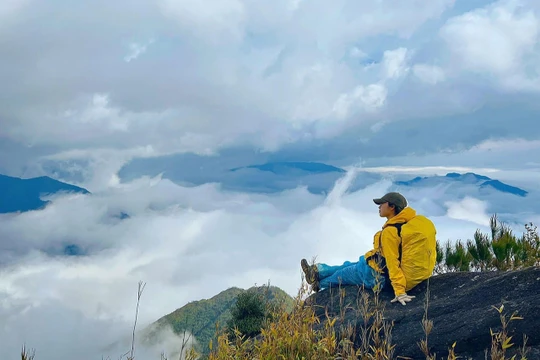 100 nhà báo sắp chinh phục thiên đường mây Tà Xùa