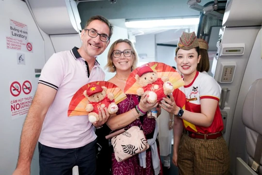 Những chuyến bay Vietjet rực rỡ cờ đỏ sao vàng mừng 80 năm Quốc khánh 2/9